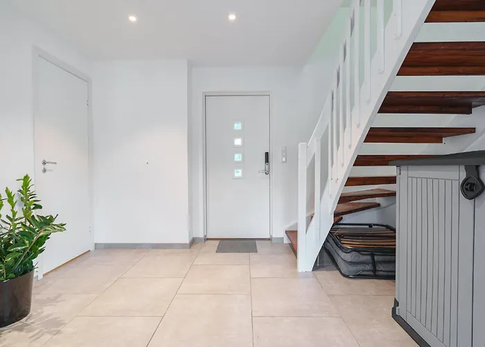 Modern And Stunning House View 펜션 트롬쇠