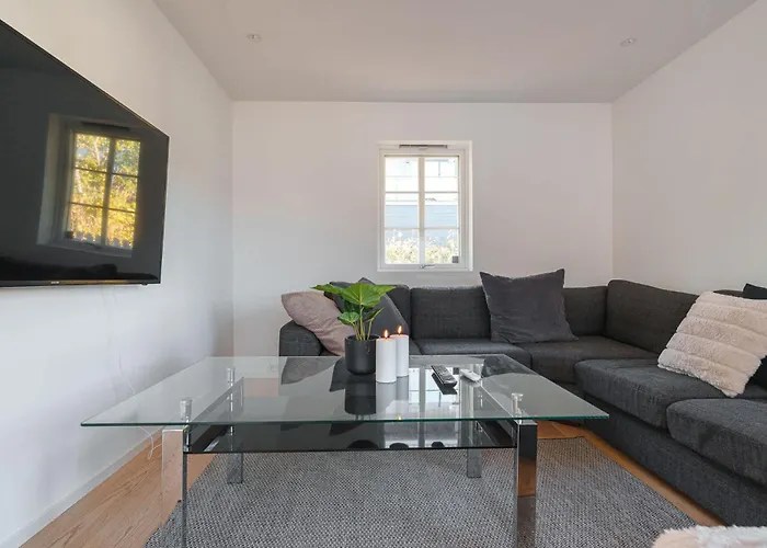 Modern And Stunning House View 펜션 트롬쇠