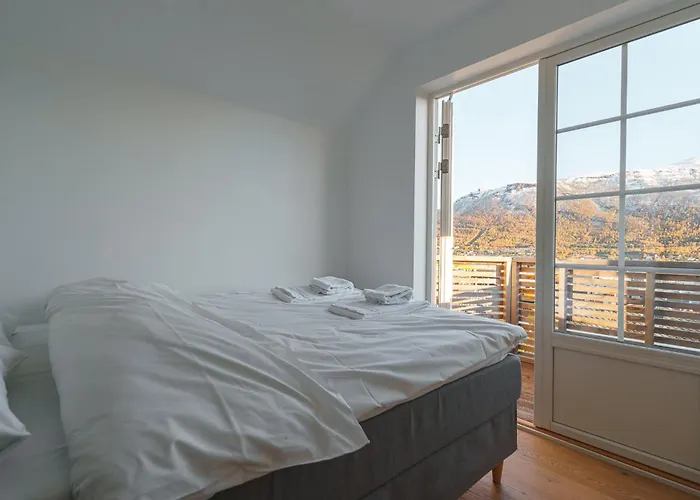 Modern And Stunning House View 펜션 트롬쇠