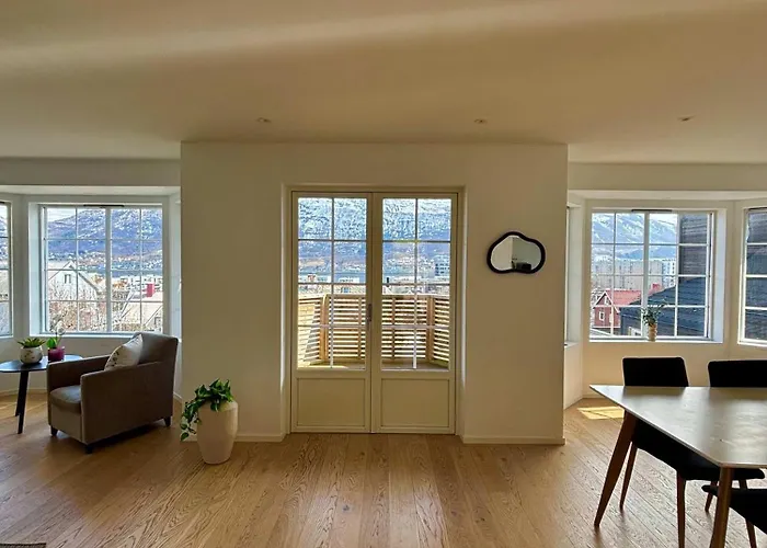 Modern And Stunning House View * 트롬쇠