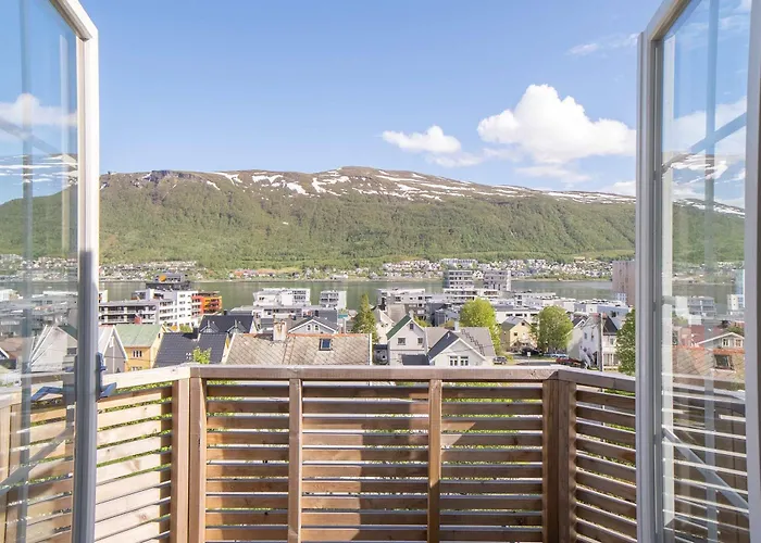 Modern And Stunning House View * 트롬쇠