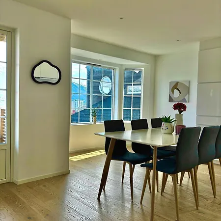 Modern And Stunning House View Vakantiehuis